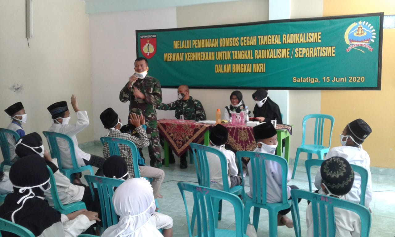 Kasiter Korem 073/Makutarama Berikan Pembekalan Wawasan Kebangsaan Kepada Para Santri